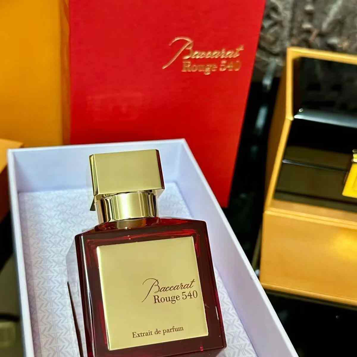 バカラ540エッセンス香水は、豊かで魅力的なオリエンタルフロ - Amber Musk Oil のレビューと価格